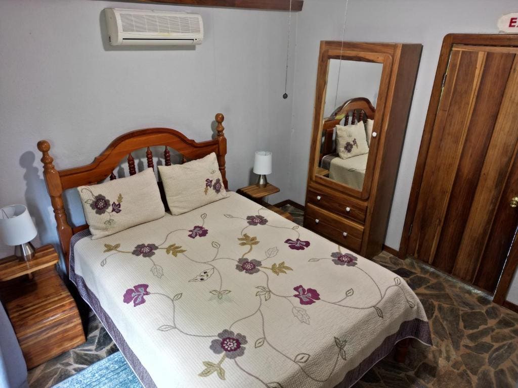 Double Room with Private Bathroom room - Image 3