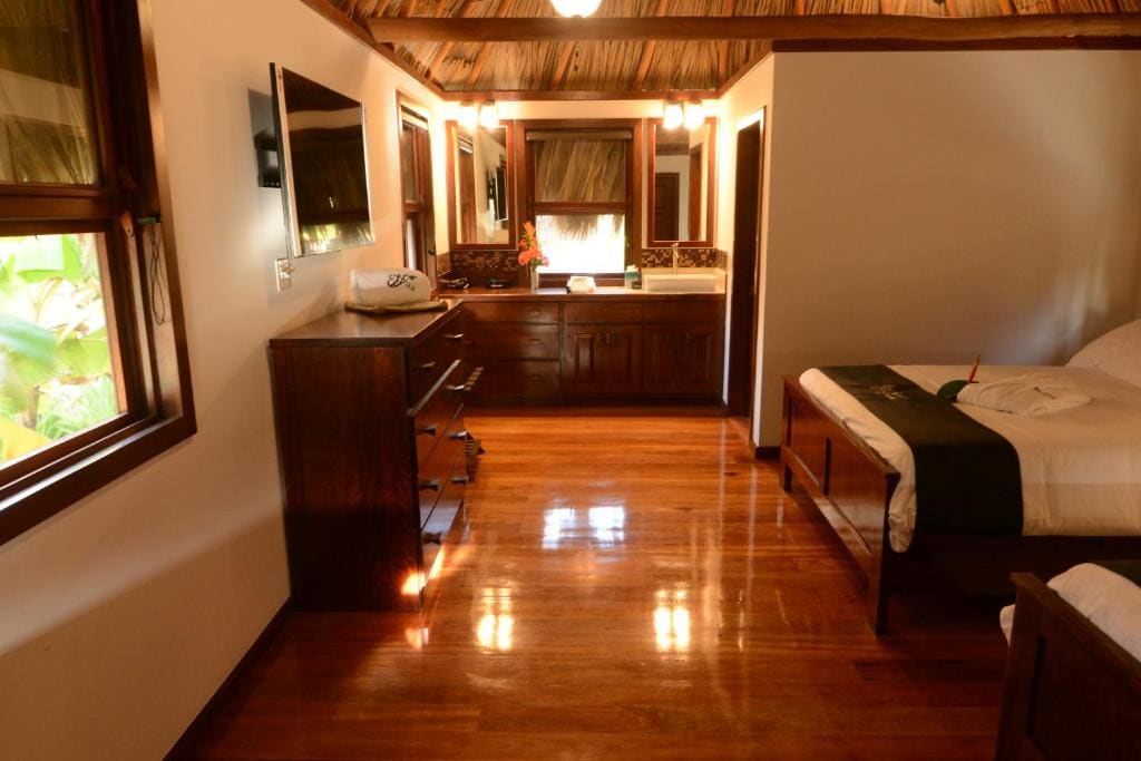 Queen Suite with Sea View room - Image 3