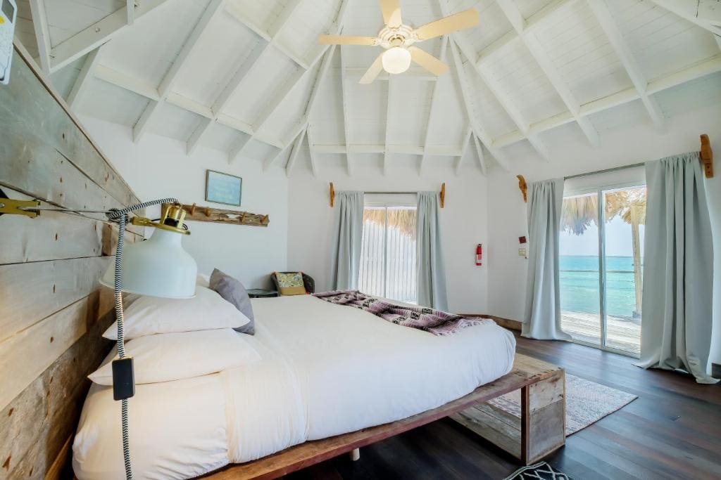 Overwater Bungalow room - Image 1