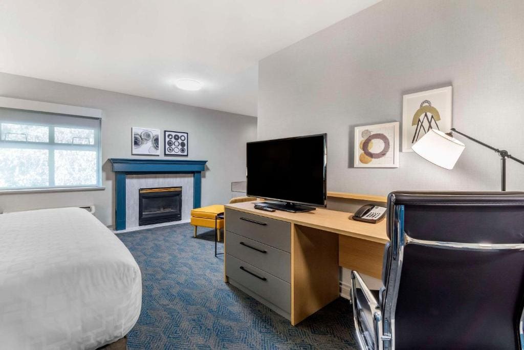 King Room with Hot Tub - Non-Smoking room - Image 2