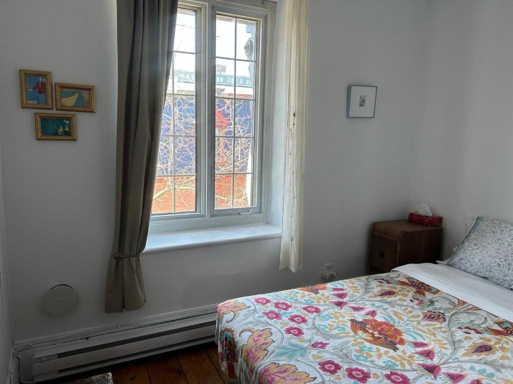 Double Room with Shared Bathroom room - Image 2