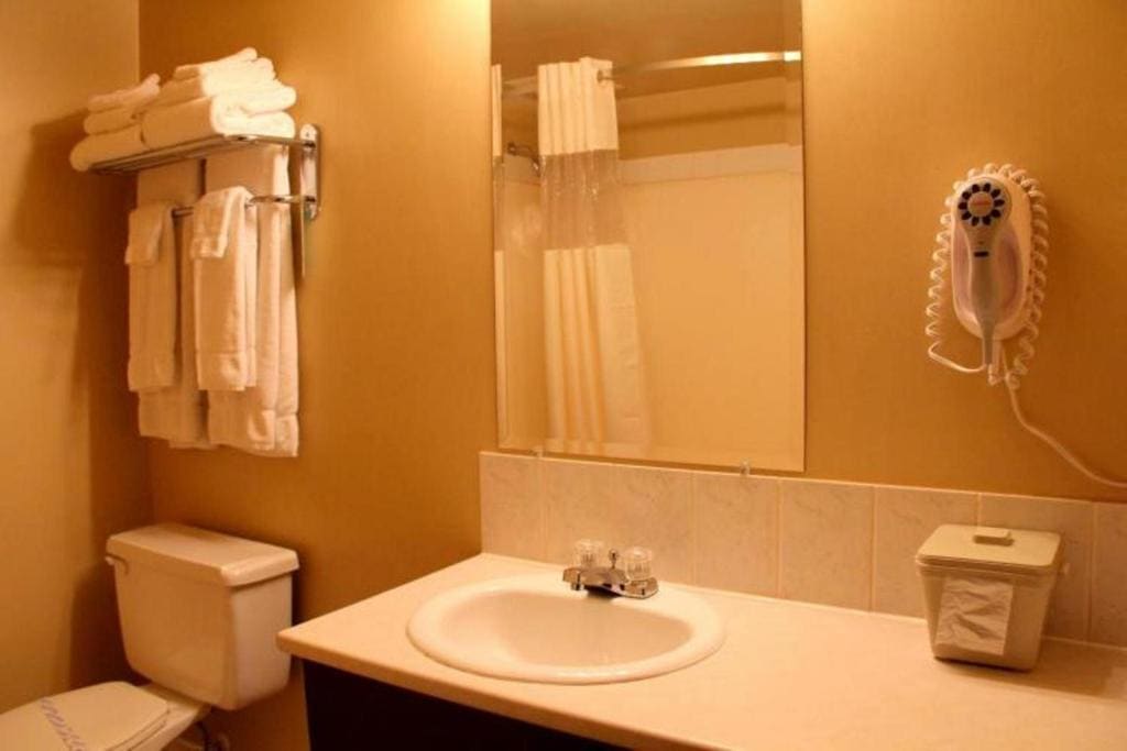 Queen Room - Non-Smoking room - Image 3