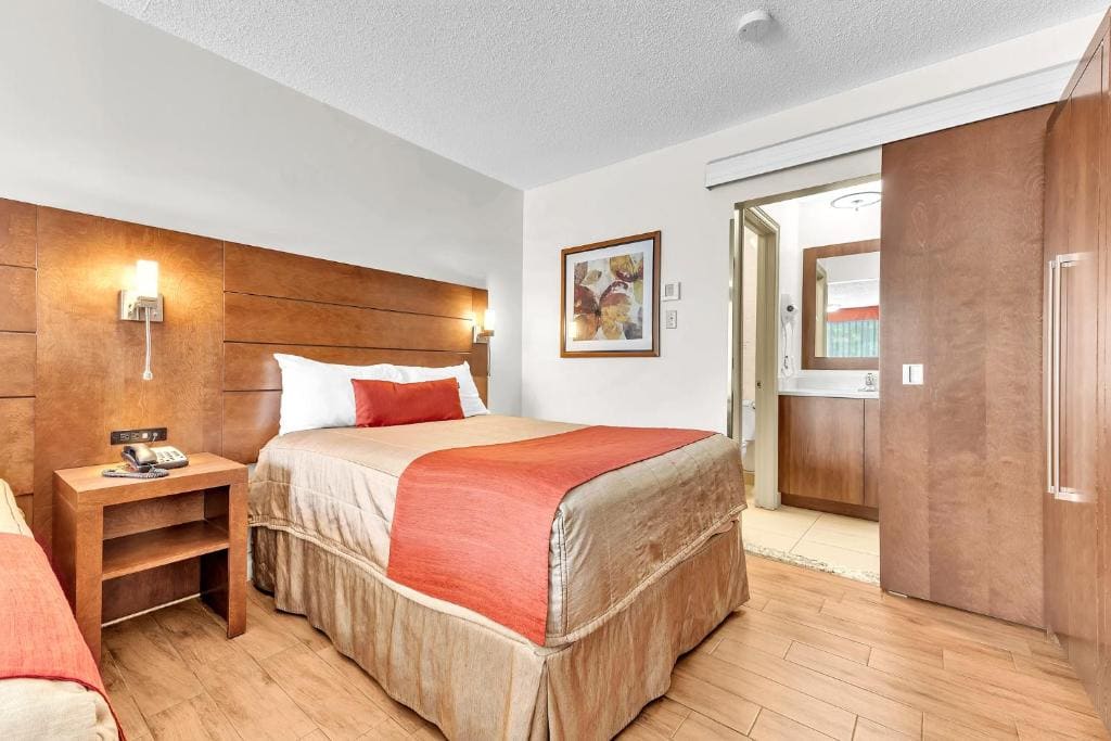 Superior Double Room with Two Double Beds room - Image 3