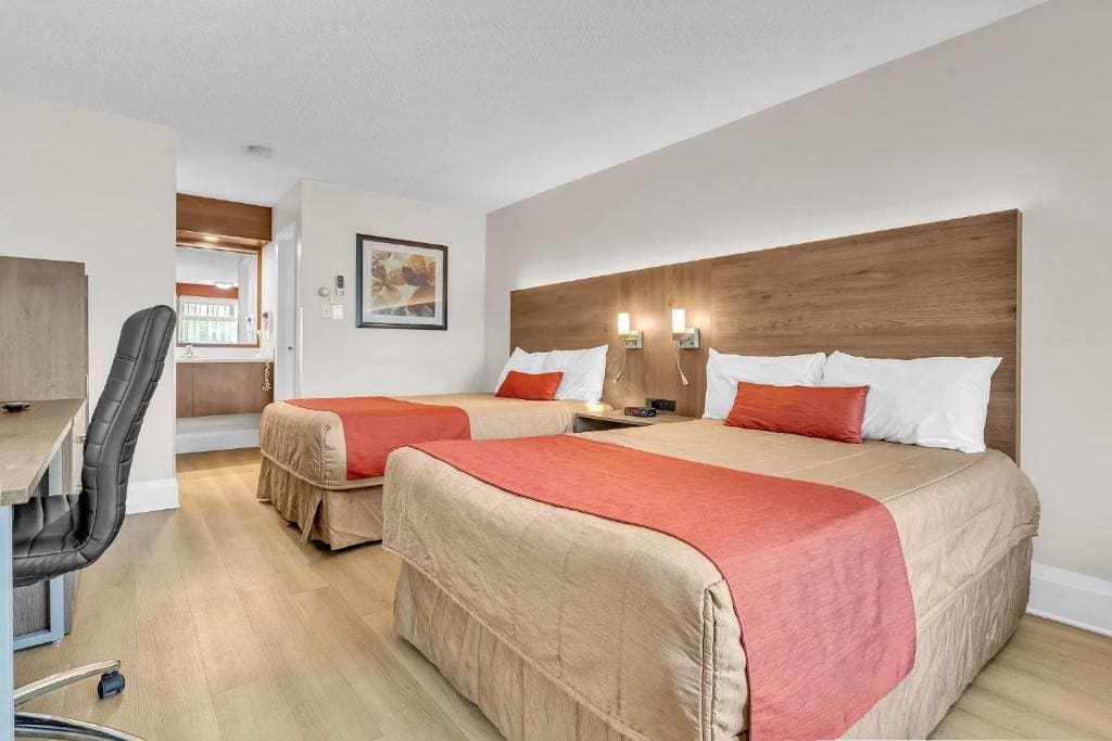 Standard Double Room with Two Double Beds room - Image 2