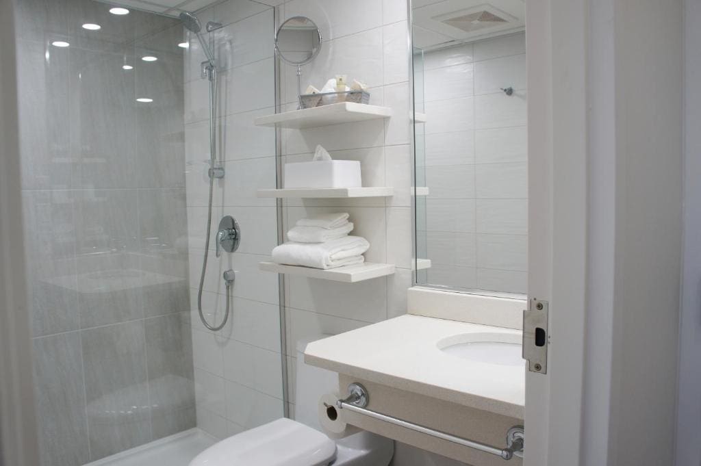 Business Room, King-size bed, single sofa-bed, wooden floor room - Image 2