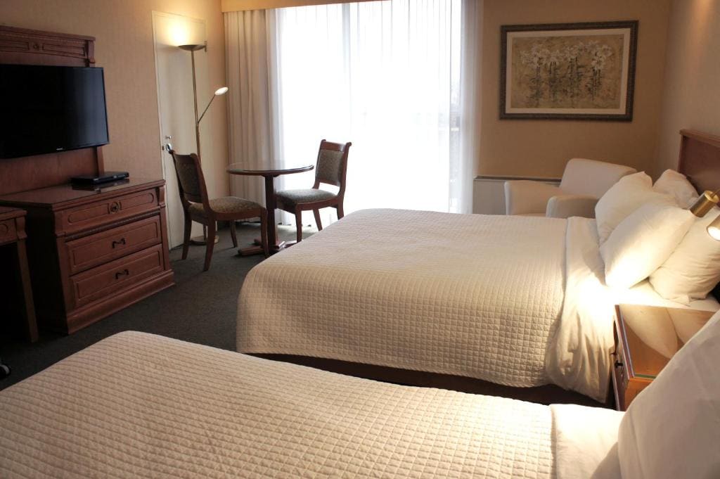 Garden side room with 2 Queen-size beds, shower/bath room - Image 1