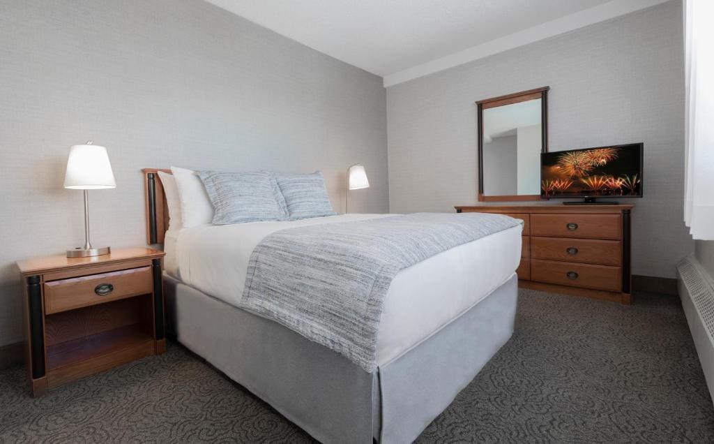 Two-Bedroom Suite room - Image 3