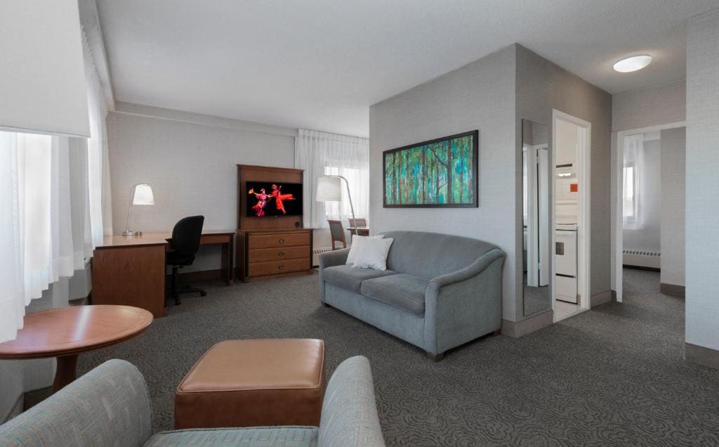 One-Bedroom Suite room - Image 2