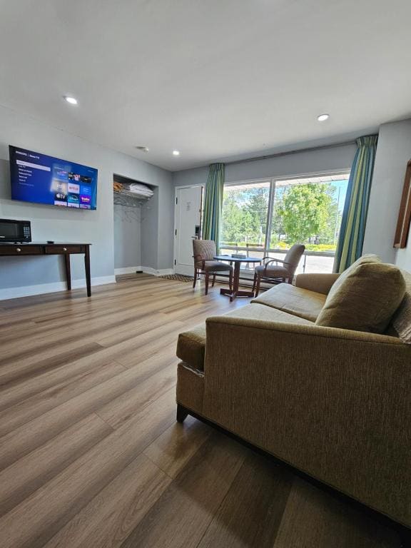 Superior Family Room room - Image 2