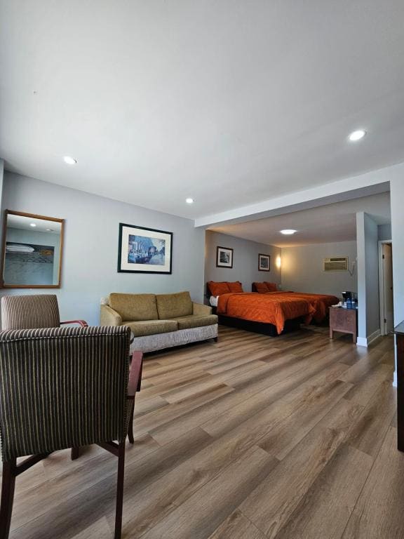 Deluxe Family Suite room - Image 3
