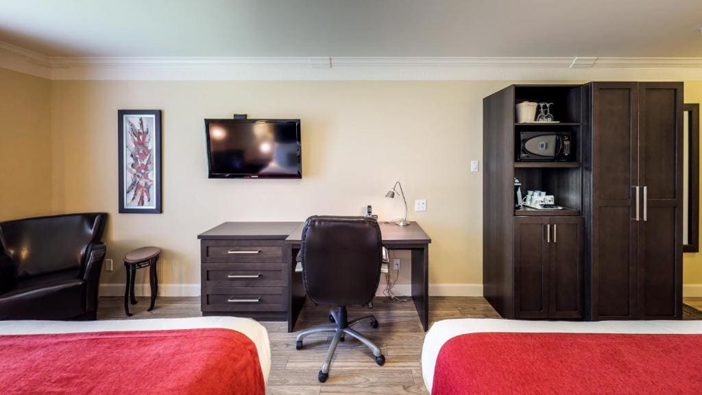 Queen Room with Two Queen Beds room - Image 3