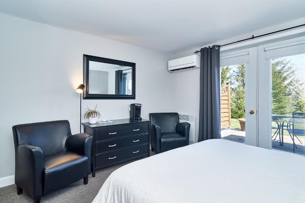Queen Room with Garden View room - Image 3