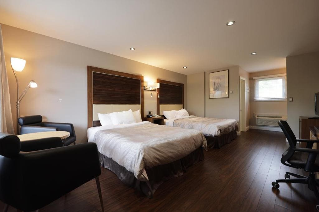 Queen Room with Two Queen Beds and City View room - Image 2