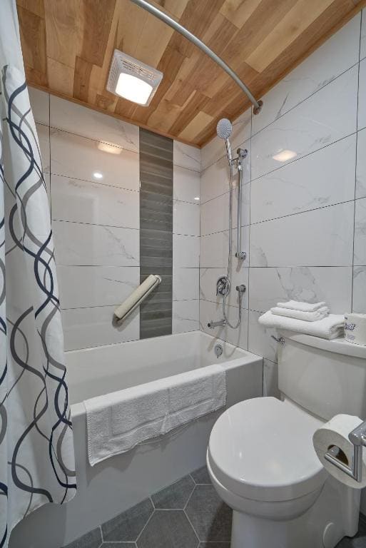 Queen Room with Two Queen Beds with Balcony and River View room - Image 3