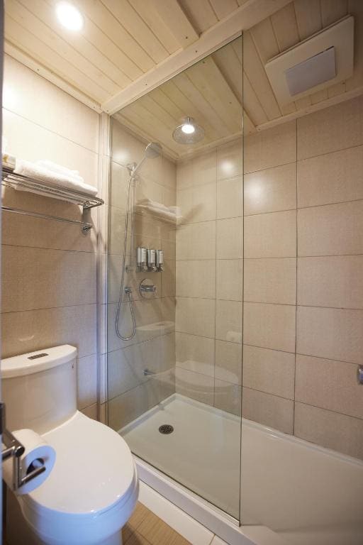 Superior Room 1 Queen bed and 1 Murphy bed Balcony and River View room - Image 1