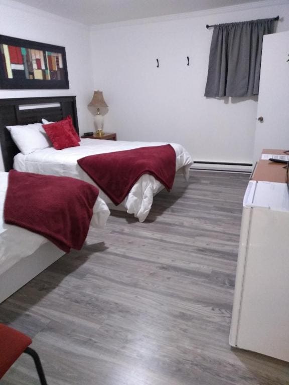 Classic Quadruple Room room - Image 2