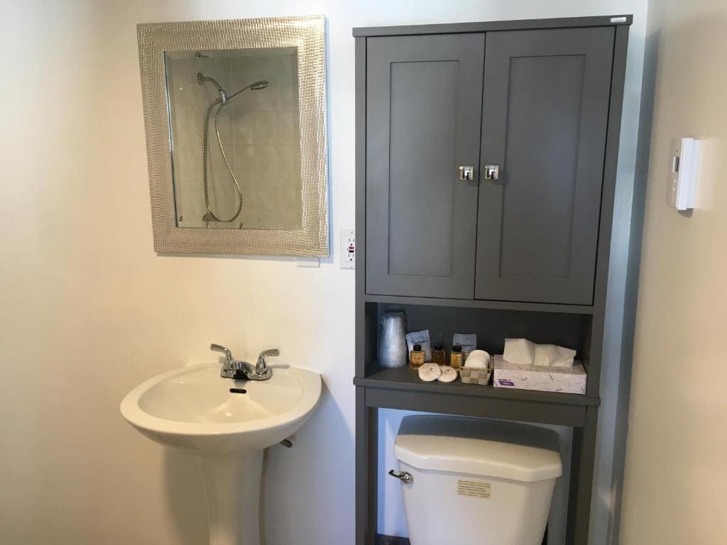 Double Room with Private Bathroom room - Image 3