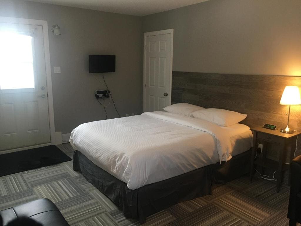 Double Room with Extra Bed room - Image 1