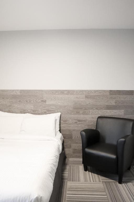 Simple Room room - Image 1