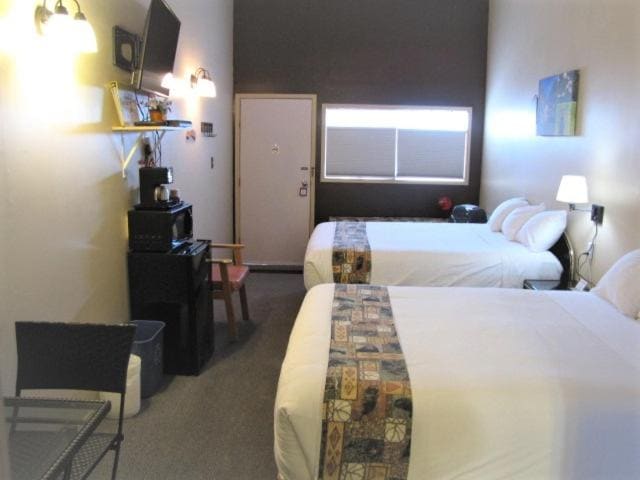 Standard Queen Room with Two Queen Beds room - Image 2