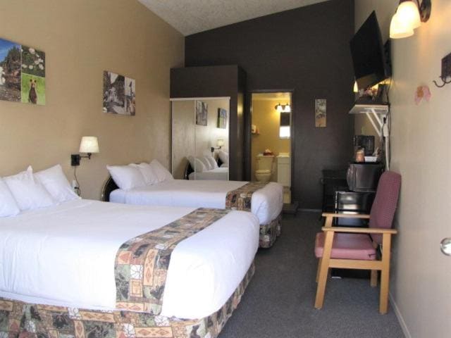 Standard Queen Room with Two Queen Beds room - Image 3