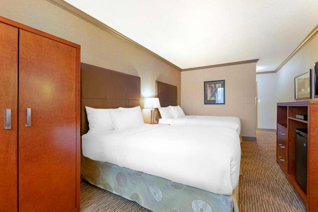 Double Room with Two Double Beds - Non-Smoking room - Image 1