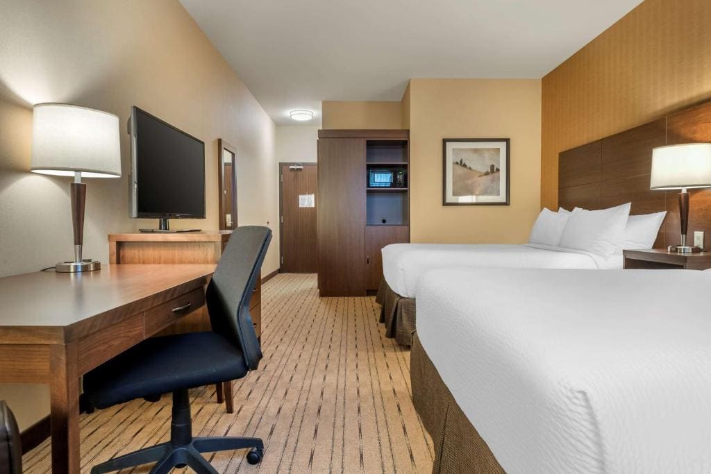 Queen Room with Two Queen Beds - Non-Smoking room - Image 1