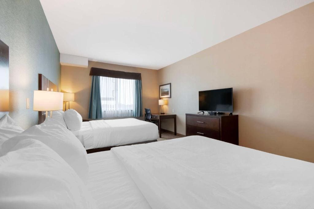 Queen Room with Two Queen Beds and Kitchenette room - Image 1