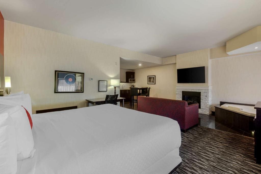 King Suite with Whirlpool - Non smoking room - Image 1