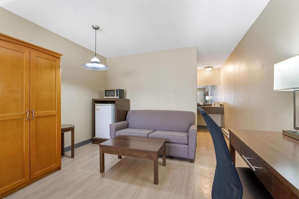 Queen Room - Disability Access room - Image 3