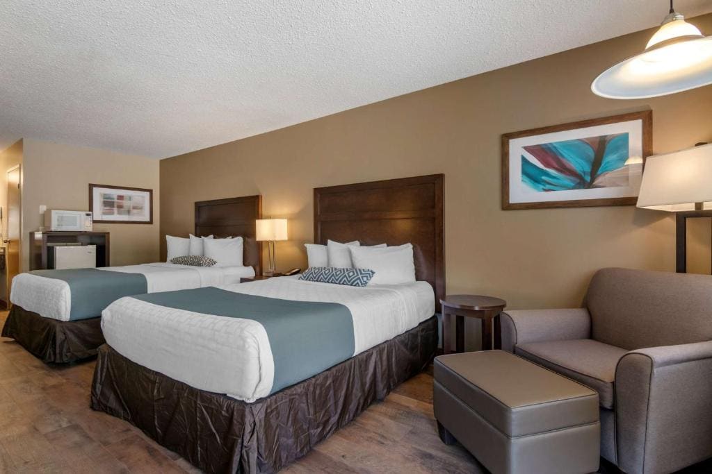 Queen Room with Two Queen Beds - Non-Smoking room - Image 1