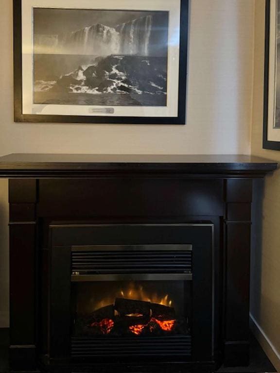 Two-Room Suite with One King and One Queen Bed with Fireplace and Full Kitchen - Non-Smoking room - Image 3