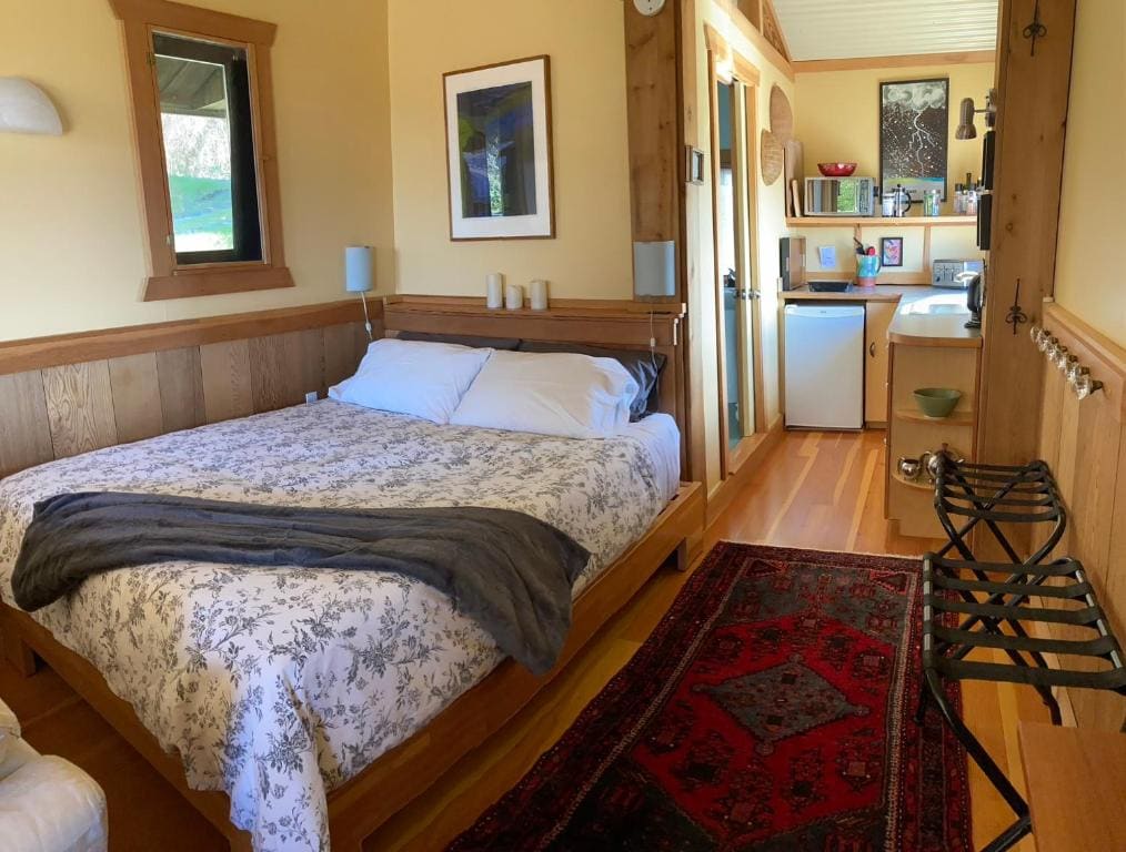 Queen Suite room - Image 3