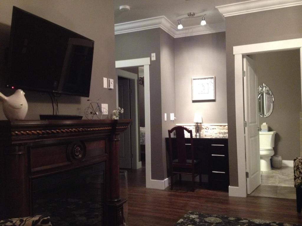 Deluxe Queen Suite with Balcony room - Image 1
