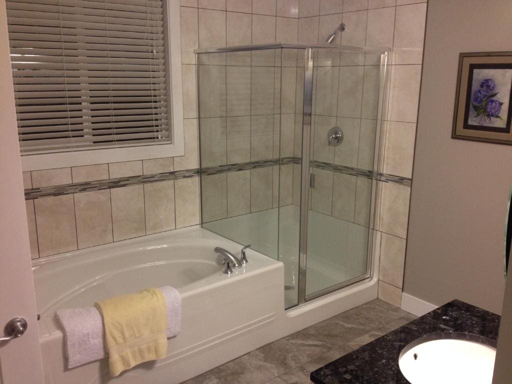 Suite with Balcony and Garden View room - Image 3