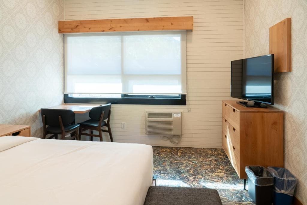 Superior Hotel Room, King room - Image 3