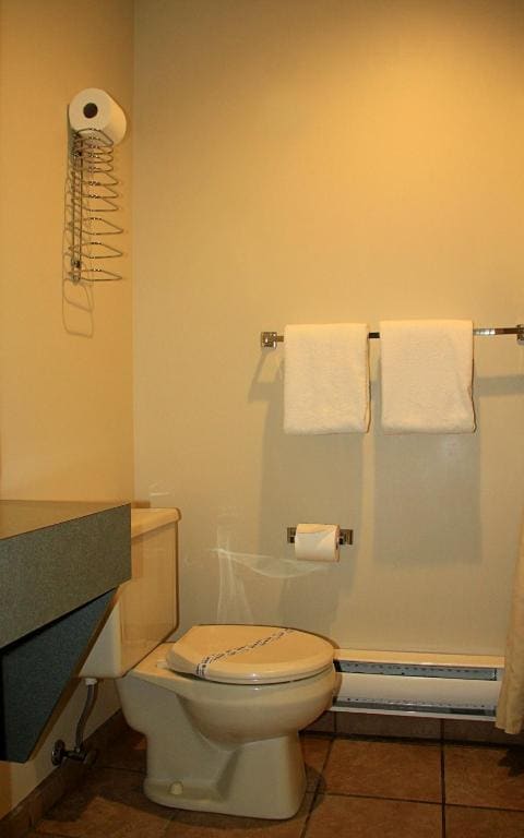 Queen Room with Two Queen Beds room - Image 3