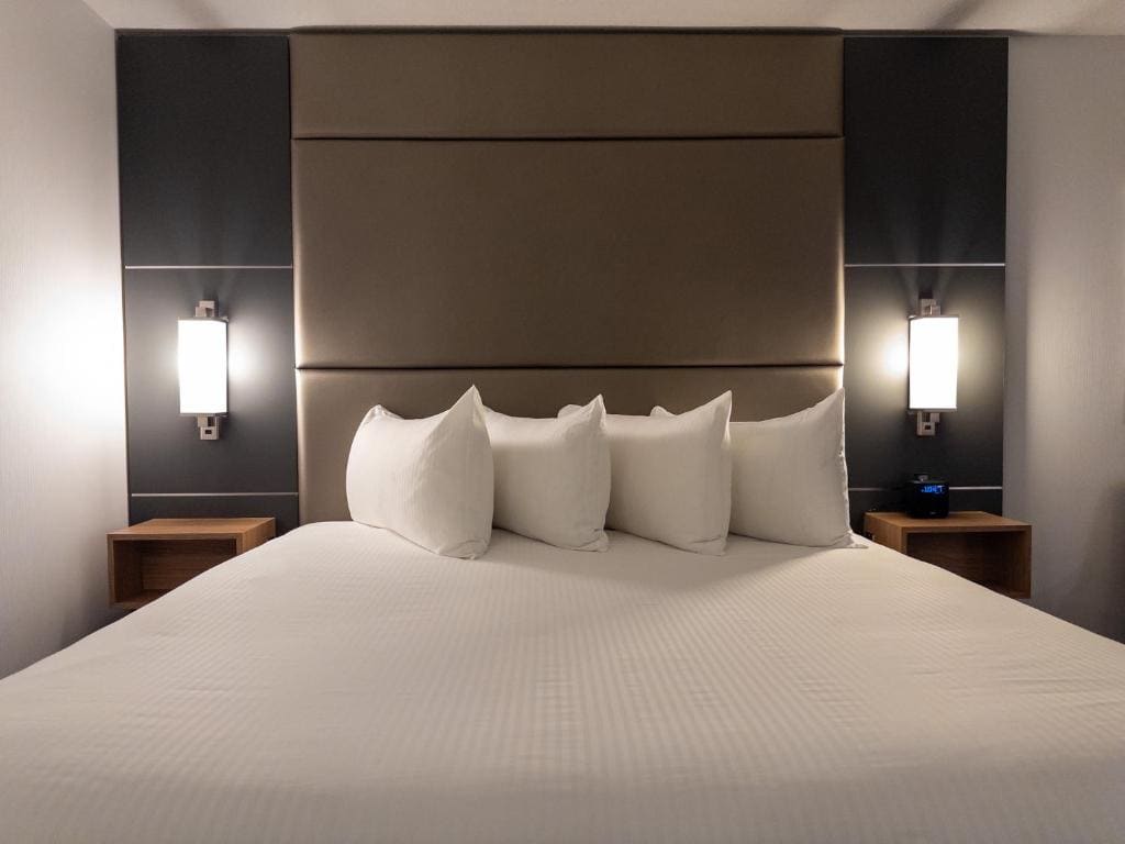 Premium Queen Room - Newly Renovated room - Image 1