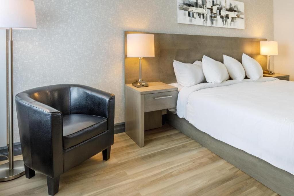 Standard Room, 1 King Bed room - Image 1