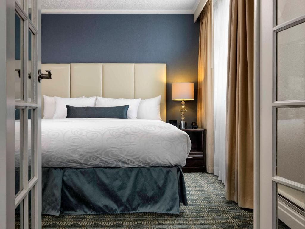 One-Bedroom Suite room - Image 1