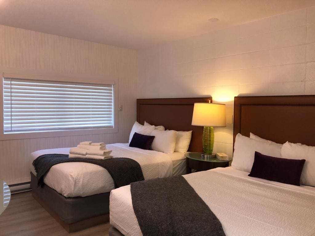 Queen Room with Two Queen Beds room - Image 1