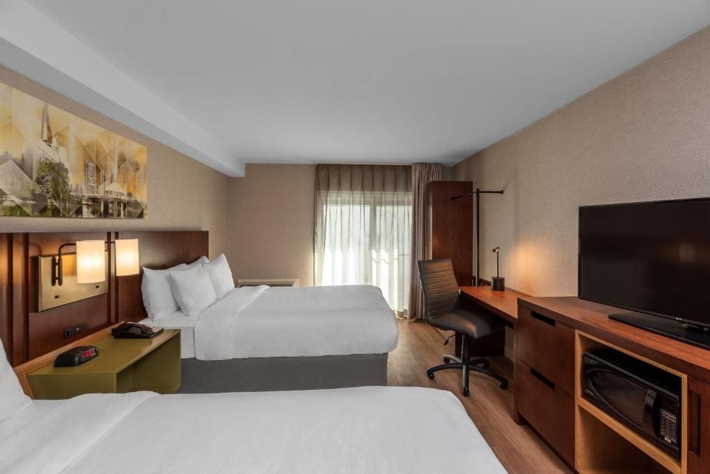 Room with Two Queen Beds - Non Smoking/Ground Floor-Pet Friendly room - Image 1
