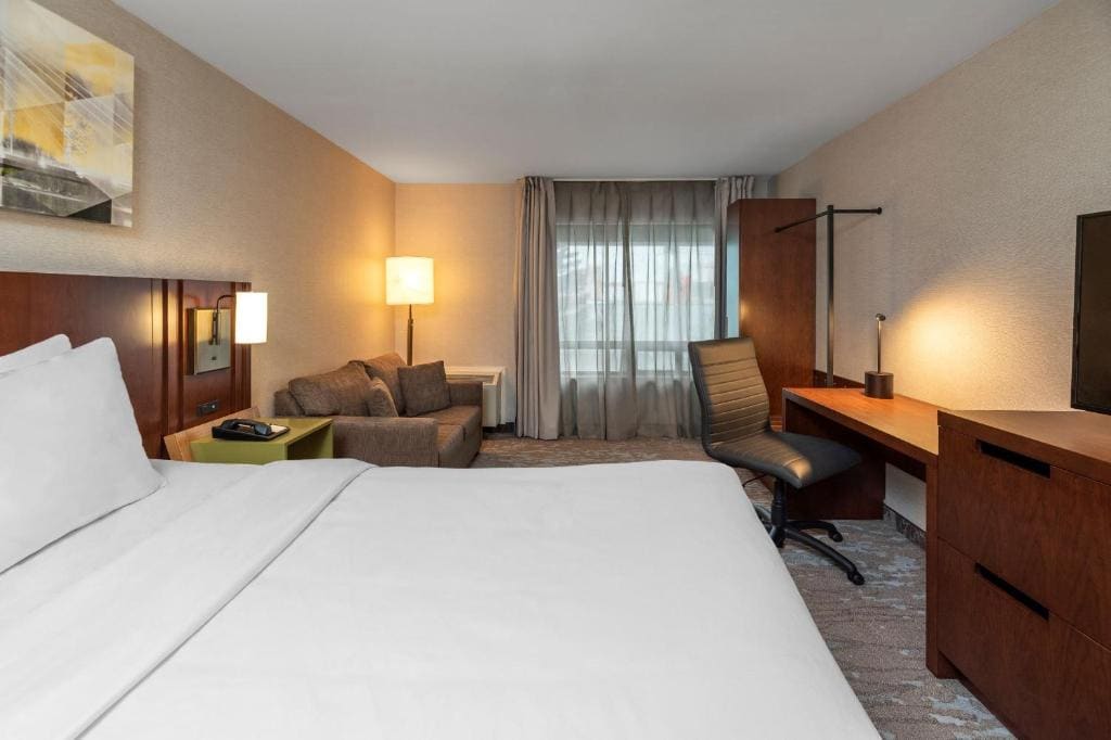 King Room - Non Smoking-Top Floor-No Elevator-No Pets Allowed room - Image 1