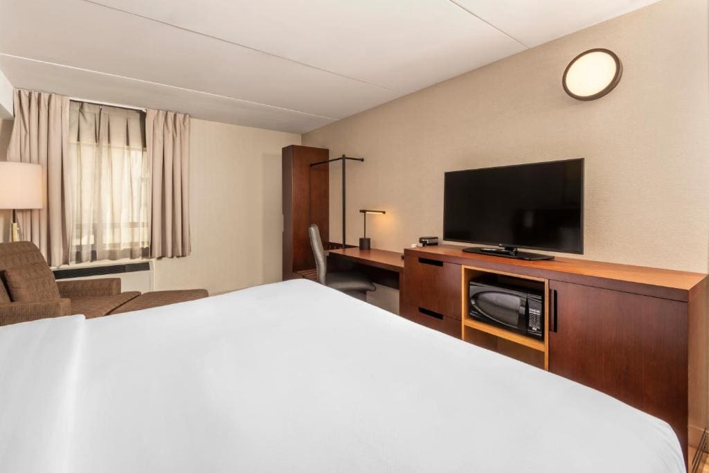 King Room - Non Smoking-Top Floor-No Elevator-No Pets Allowed room - Image 3