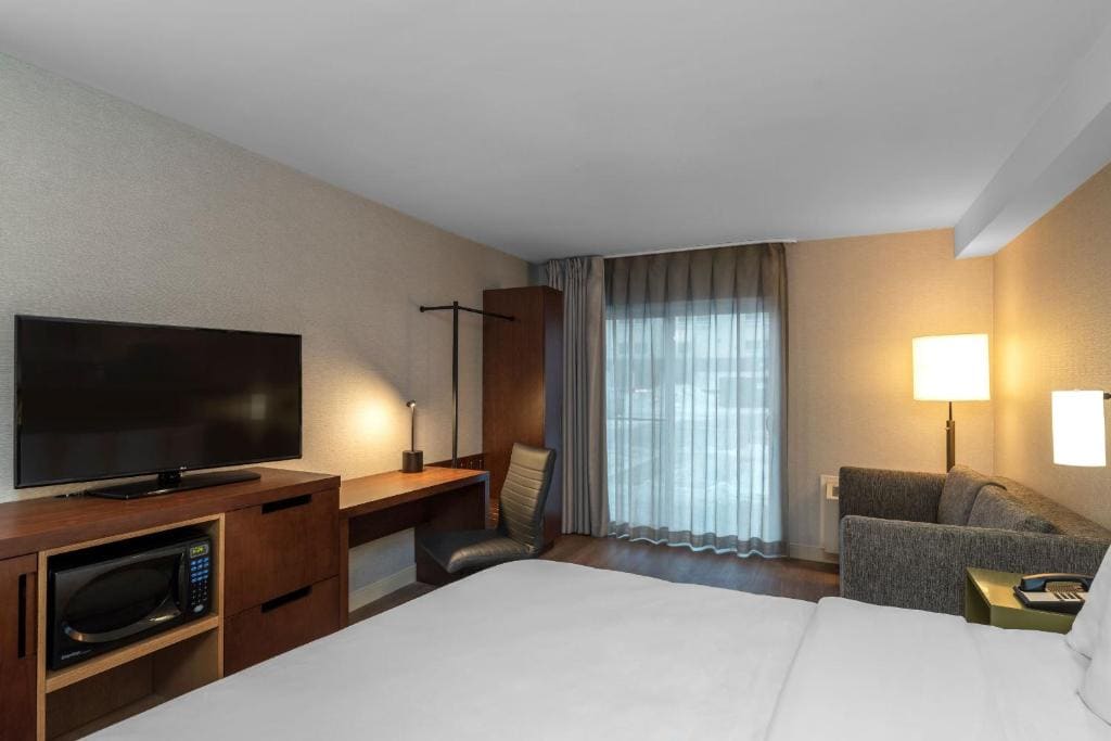King Room - Non Smoking/Ground Floor-Pet Friendly room - Image 1