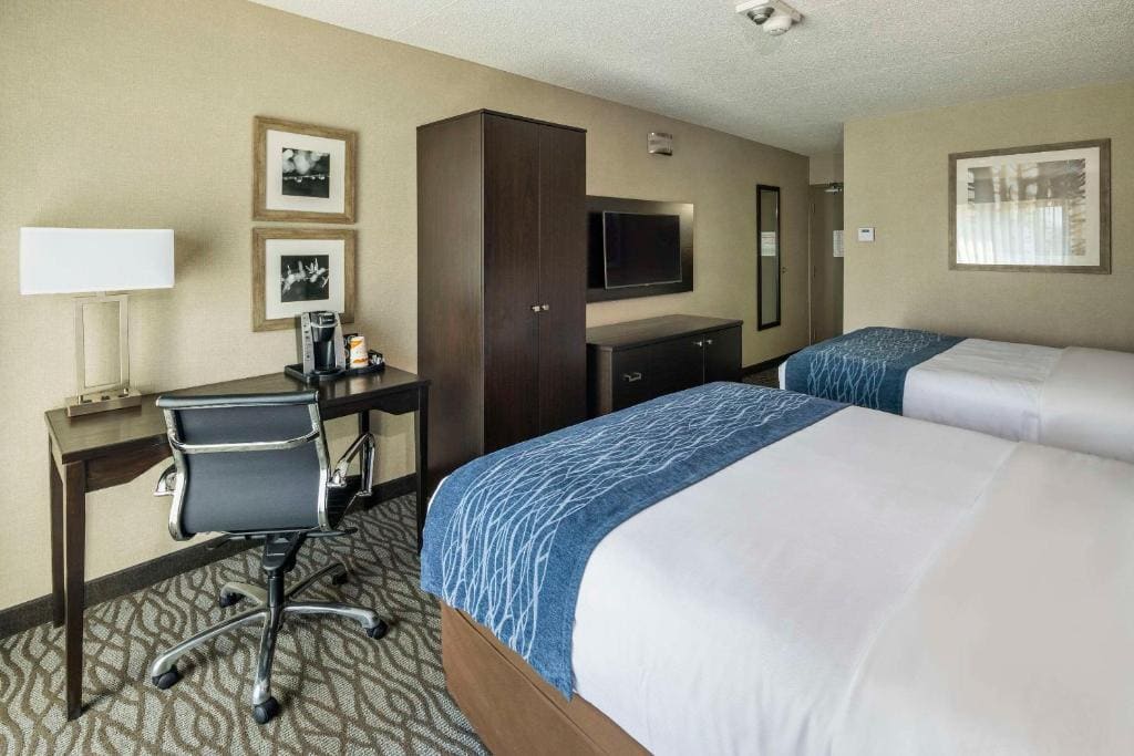 Queen Room with Two Queen Beds - 2nd Floor-Non-Smoking room - Image 2