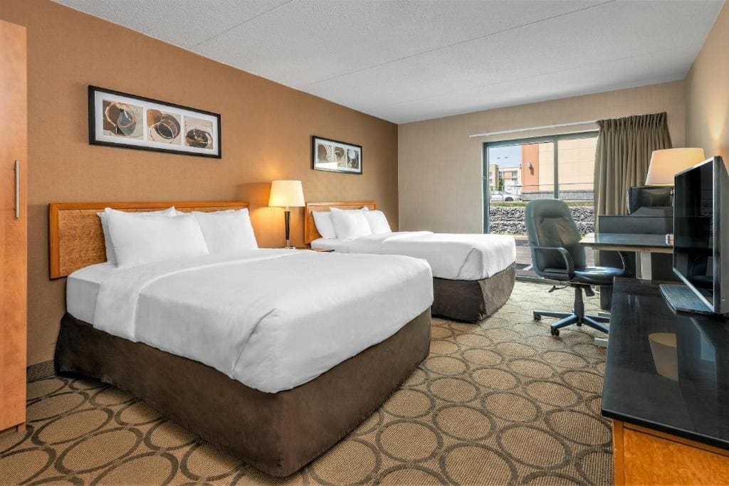Queen Room with Two Queen Beds - Pet Friendly room - Image 1