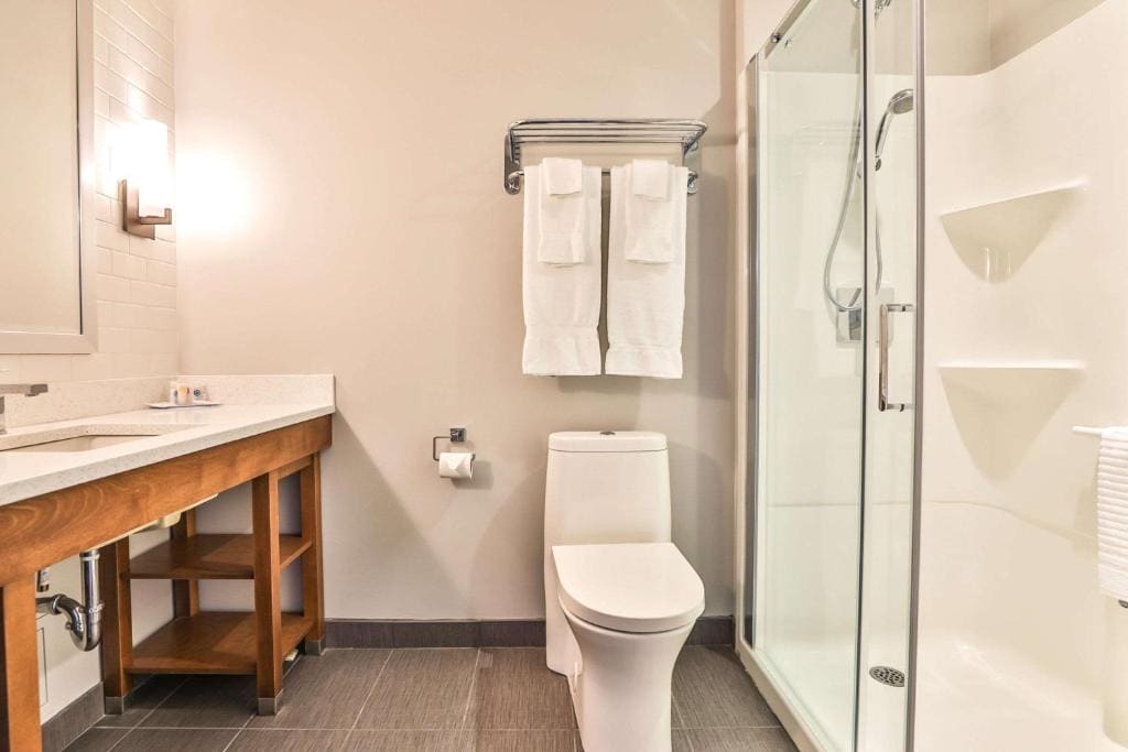 Double Room with Sofa Bed and Mobility Access - Non-Smoking room - Image 3