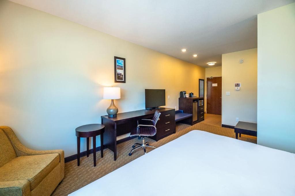 King Suite with Sofa Bed - Non-Smoking room - Image 1