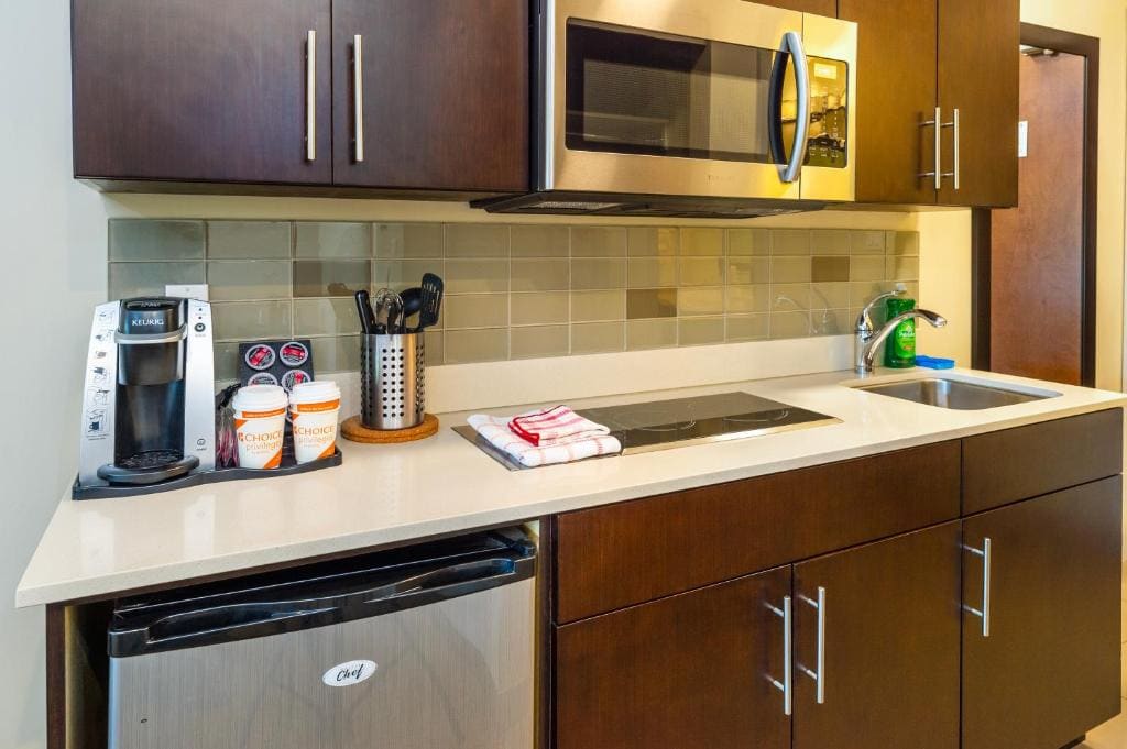 Deluxe King Suite - Non-Smoking room - Image 1